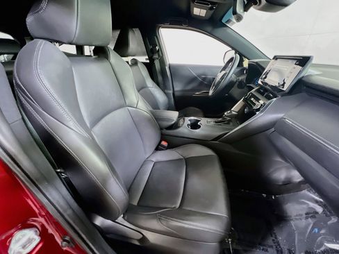Used 2022 Toyota Venza XLE AWD/4WD image 26