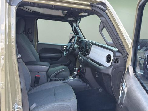 Used 2025 Jeep Gladiator Sport AWD/4WD image 13