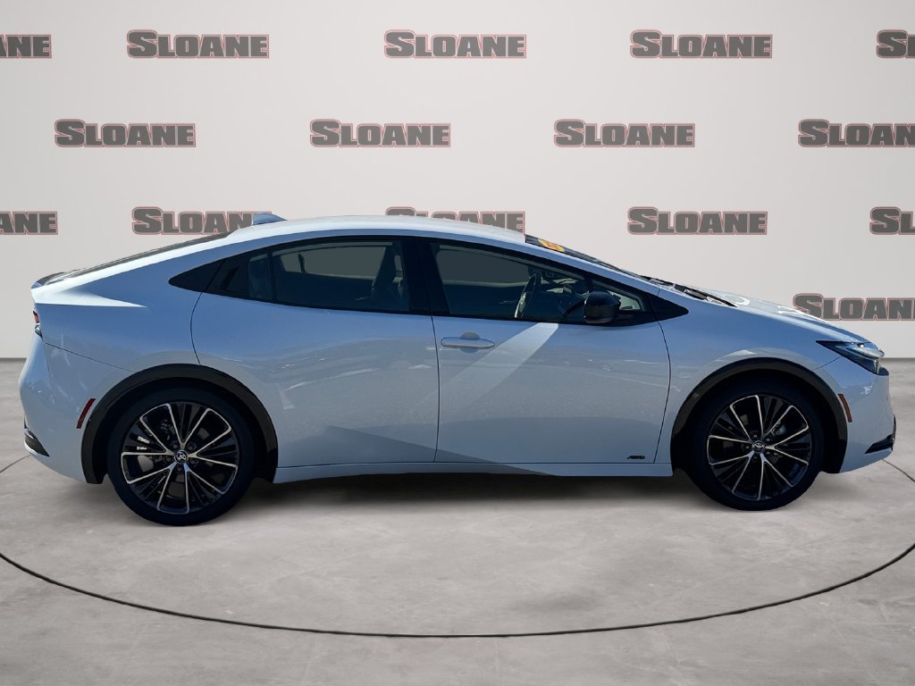 Used 2025 Toyota Prius XLE AWD/4WD image 6