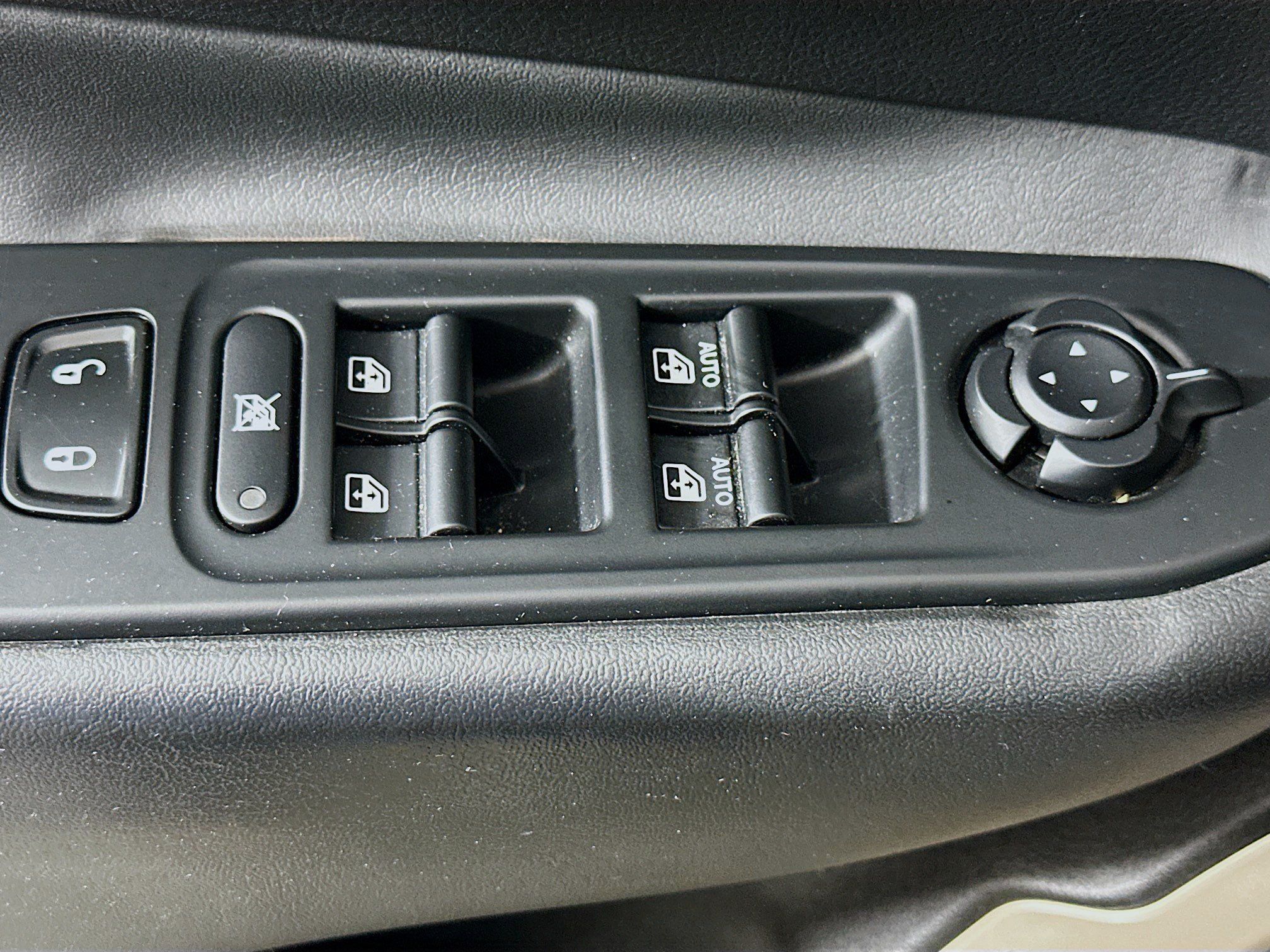 Used 2016 Jeep Renegade Limited FWD image 15