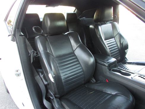 Used 2010 Dodge Challenger SE image 22