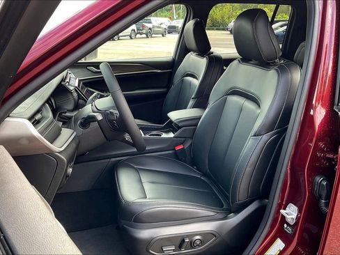 New 2025 Jeep Grand Cherokee Limited w/ Black Appearance Package image 9