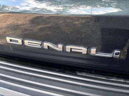 Used 2021 GMC Yukon XL Denali w/ Denali Premium Package AWD/4WD image 10