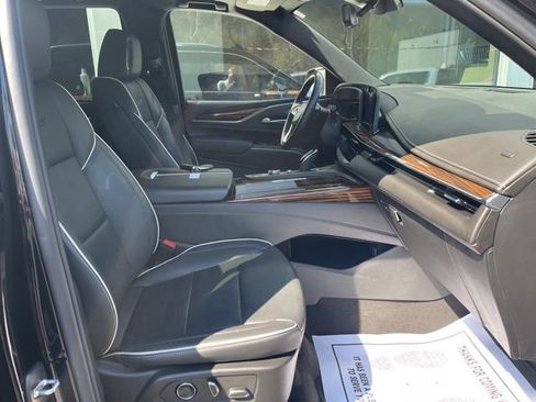 Used 2024 Cadillac Escalade Premium Luxury AWD/4WD image 8
