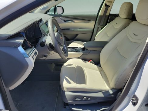 Used 2024 Cadillac XT5 Premium Luxury w/ Technology Package AWD/4WD image 25