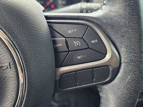 Used 2020 Jeep Renegade Altitude AWD/4WD image 16