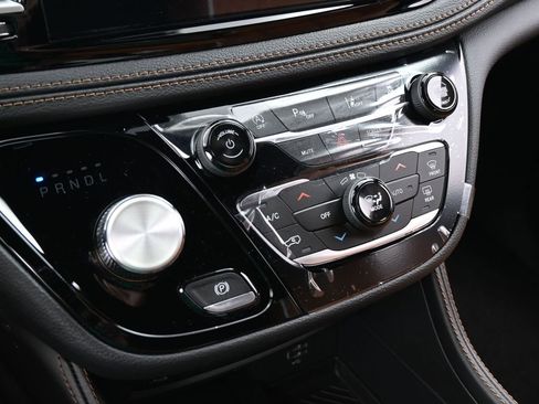 New 2026 Chrysler Pacifica Pinnacle image 25