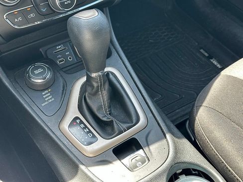 Used 2014 Jeep Cherokee Latitude w/ Comfort/Convenience Group AWD/4WD image 26