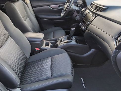 Used 2018 Nissan Rogue SV w/ Premium Package image 27