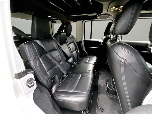 Used 2023 Jeep Wrangler Unlimited Sahara AWD/4WD image 24