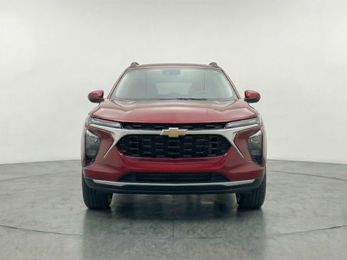 Used 2025 Chevrolet Trax LT w/ LT Convenience Package FWD image 2