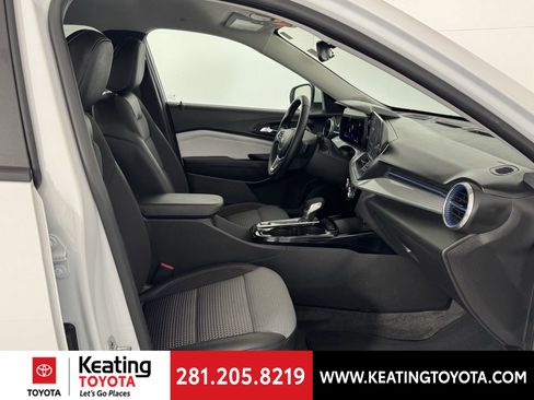 Used 2025 Chevrolet Trax LT w/ LT Convenience Package image 20