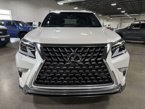 Used 2023 Lexus GX 460 Premium w/ Accessory Package AWD/4WD image 2