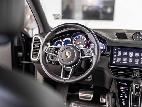 Used 2022 Porsche Cayenne S Platinum image 38