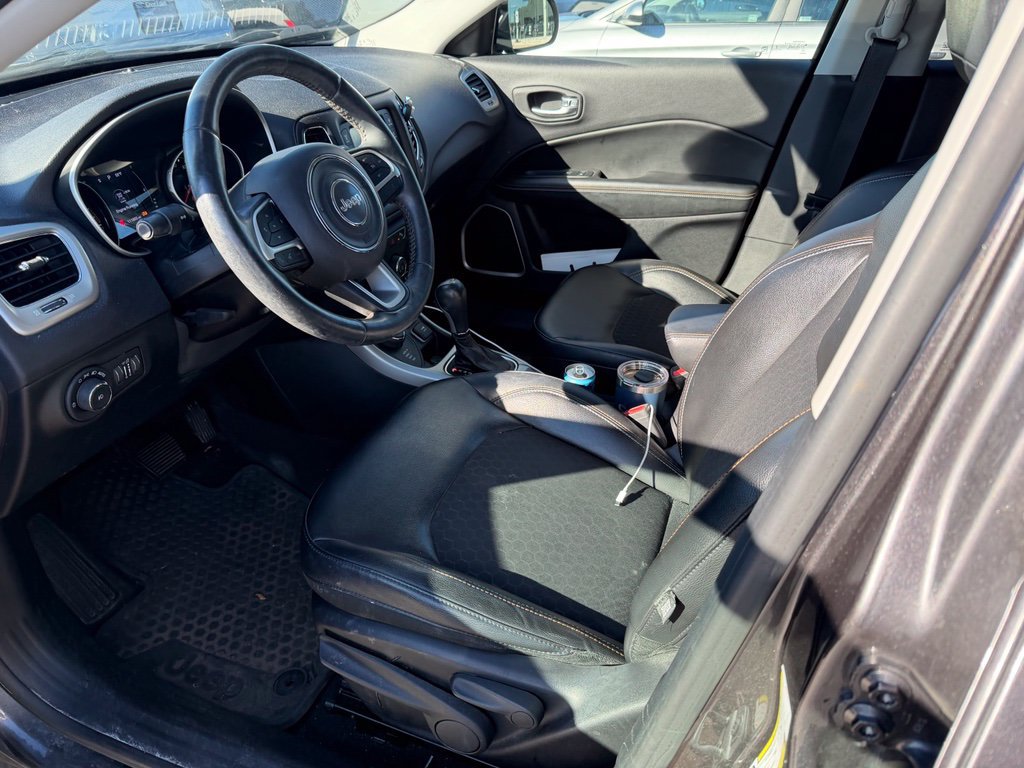 Used 2018 Jeep Compass Latitude w/ Safe & Security Group AWD/4WD image 4