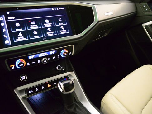 Used 2025 Audi Q3 2.0T Premium w/ Convenience Package image 29