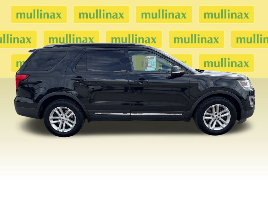 Used 2017 Ford Explorer XLT w/ Equipment Group 202A FWD image 2