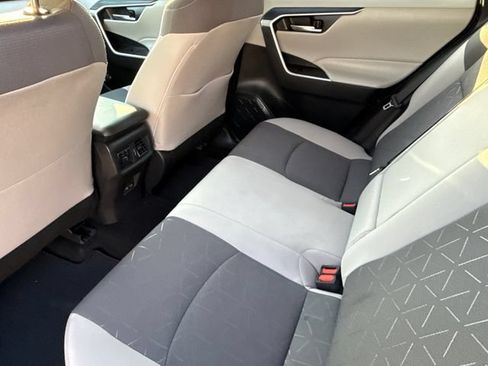 Used 2025 Toyota RAV4 XLE FWD image 15