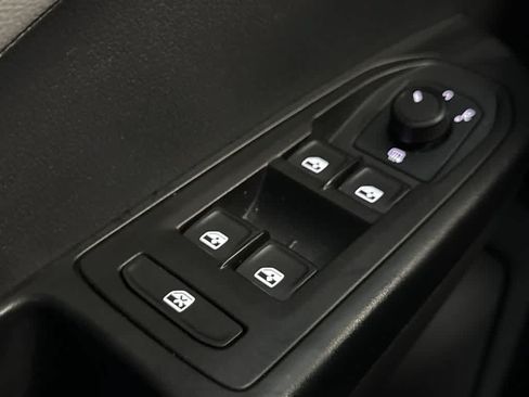 Certified 2022 Volkswagen Taos SE FWD image 17