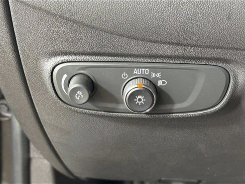 Used 2024 Chevrolet Equinox LT FWD image 9