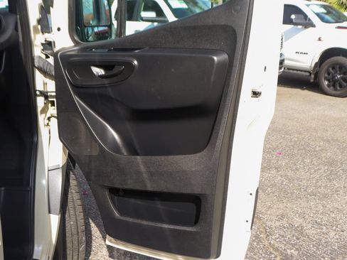 Used 2023 Mercedes-Benz Sprinter 2500 image 35