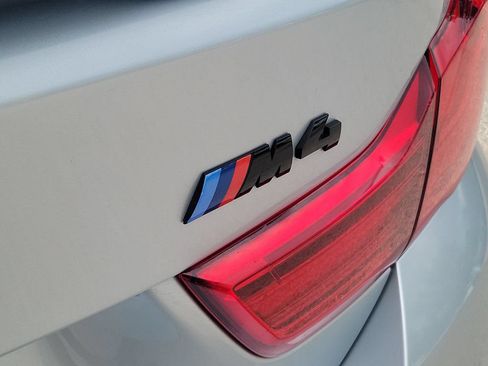 Used 2018 BMW M4 Convertible RWD image 9