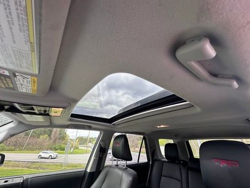 Used 2021 Toyota 4Runner Venture w/ Moonroof Package AWD/4WD image 12