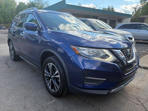 Used 2020 Nissan Rogue SV w/ Premium Package AWD/4WD image 3