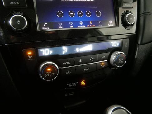 Used 2019 Nissan Rogue SL w/ Premium Package image 27