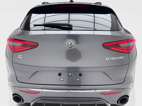 Used 2022 Alfa Romeo Stelvio Veloce image 11