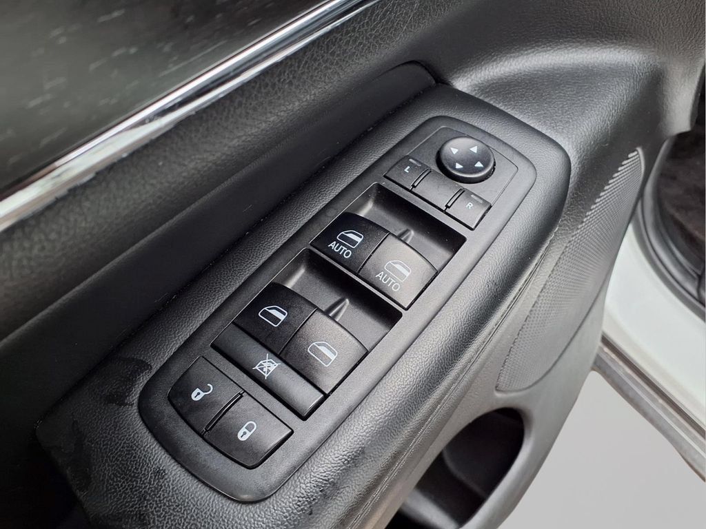 Used 2018 Jeep Grand Cherokee Limited AWD/4WD image 14