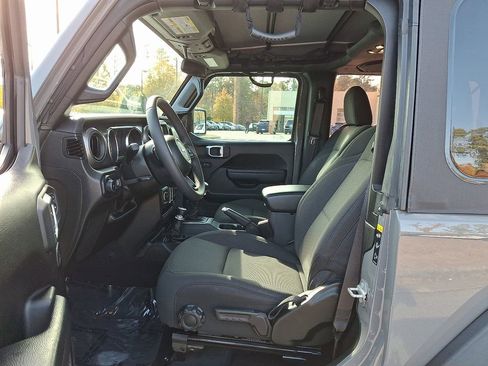 Used 2023 Jeep Wrangler Sport S image 14