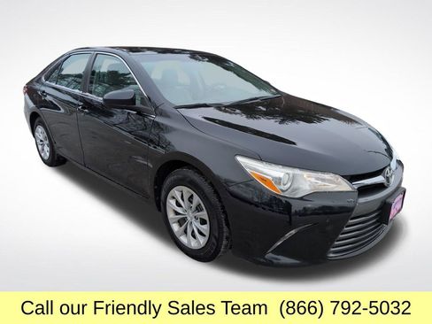 Used 2016 Toyota Camry LE image 9