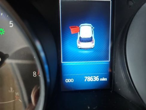 Used 2018 Toyota C-HR XLE FWD image 16