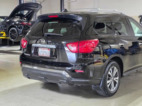 Used 2019 Nissan Pathfinder S FWD image 11