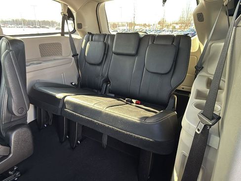 Used 2016 Chrysler Town & Country Touring image 24