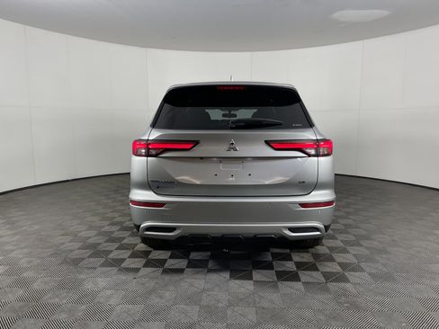 Used 2024 Mitsubishi Outlander SE image 4