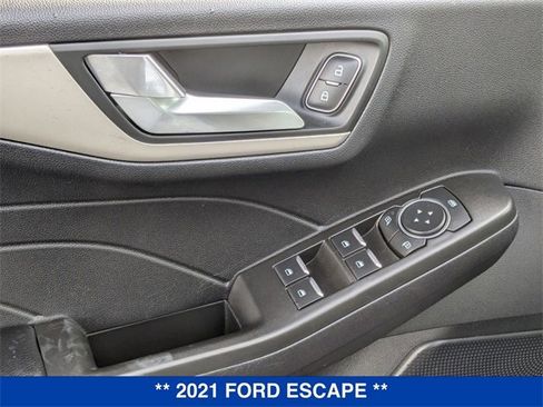 Used 2021 Ford Escape SE w/ Convenience Package image 12