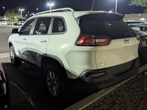 Used 2018 Jeep Cherokee Latitude Plus AWD/4WD image 6