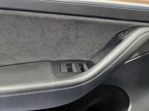 Used 2023 Tesla Model Y 2WD image 13
