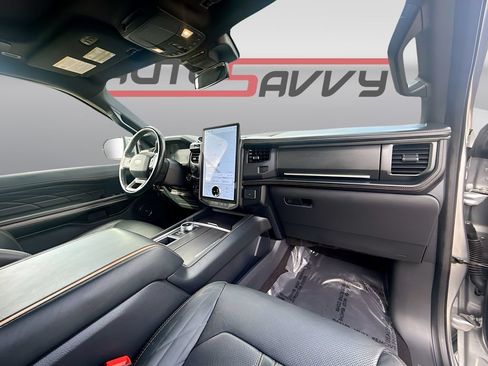 Used 2023 Ford Expedition Platinum RWD image 32