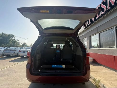 Used 2015 Toyota Sienna XLE FWD image 21