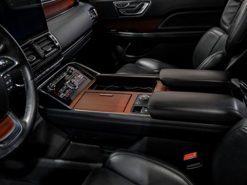 Used 2021 Lincoln Navigator Reserve image 24