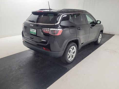 Used 2024 Jeep Compass Latitude AWD/4WD image 9