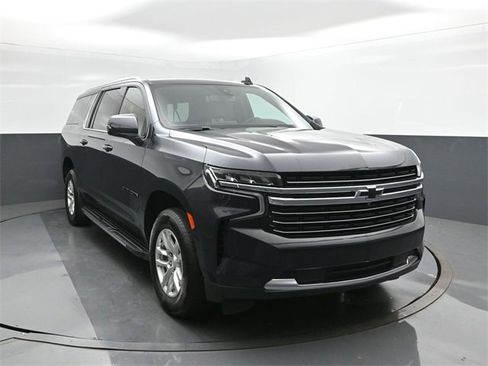 Used 2022 Chevrolet Suburban LT w/ Luxury Package image 22