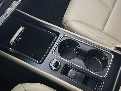 Used 2024 Lincoln Corsair Premiere image 20