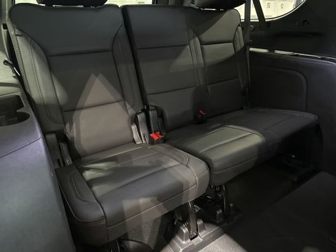 Used 2025 Chevrolet Suburban High Country AWD/4WD image 21