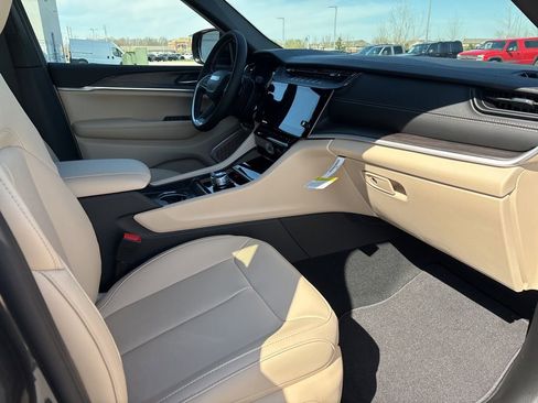 New 2026 Jeep Grand Cherokee Limited image 14