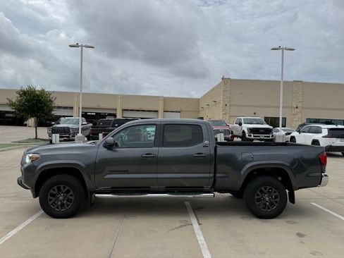 Used 2021 Toyota Tacoma SR5 RWD image 7