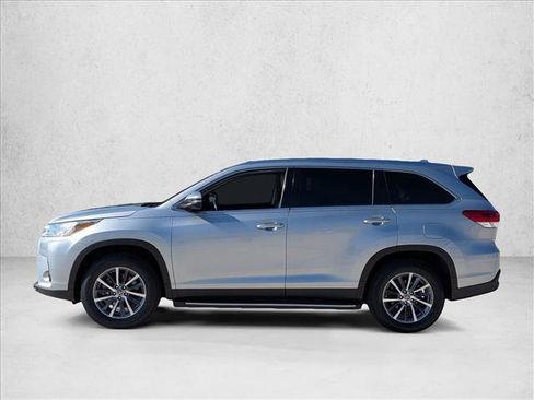 Used 2019 Toyota Highlander XLE FWD image 9